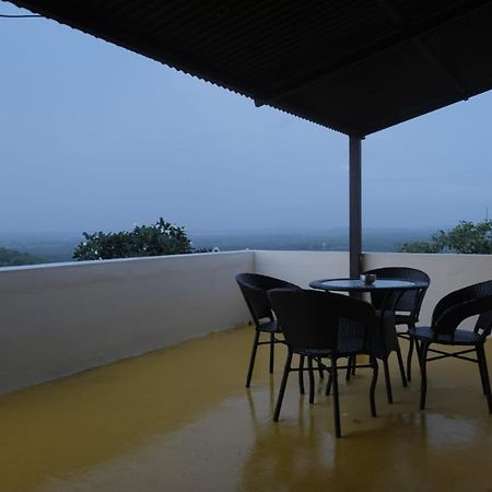 Hotel Ashirwad Junagadh Bagian luar foto