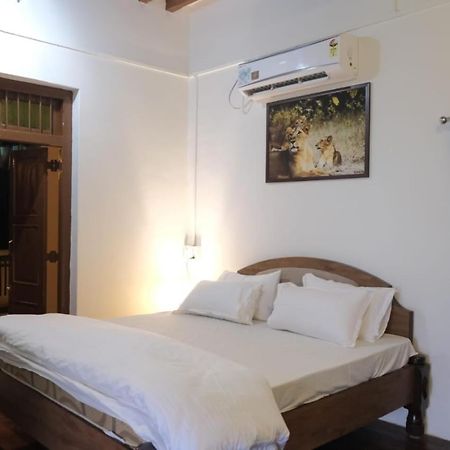 Hotel Ashirwad Junagadh Bagian luar foto