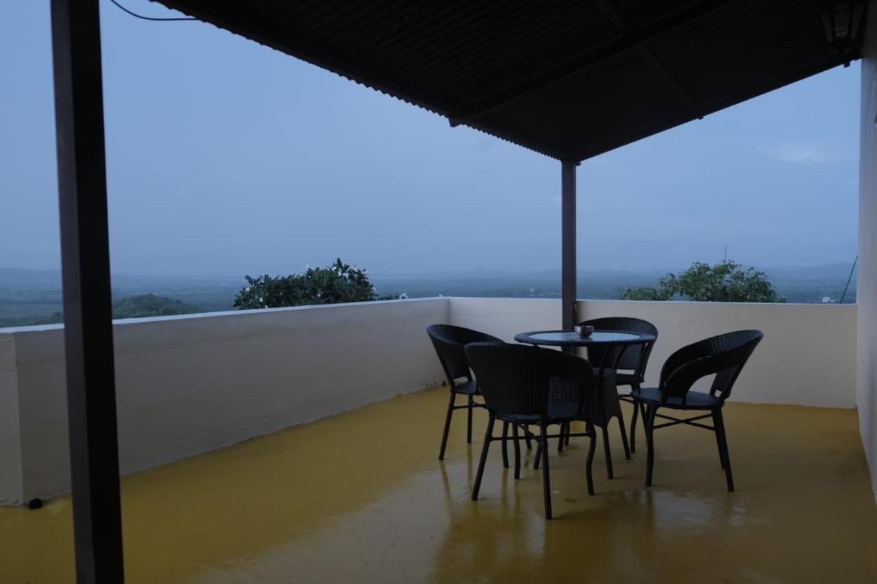 Hotel Ashirwad Junagadh Bagian luar foto