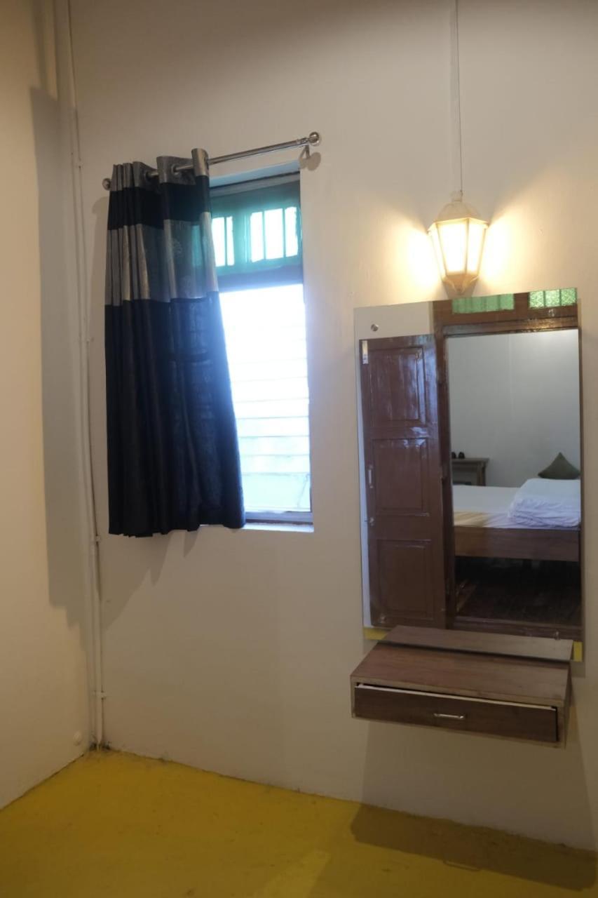 Hotel Ashirwad Junagadh Bagian luar foto