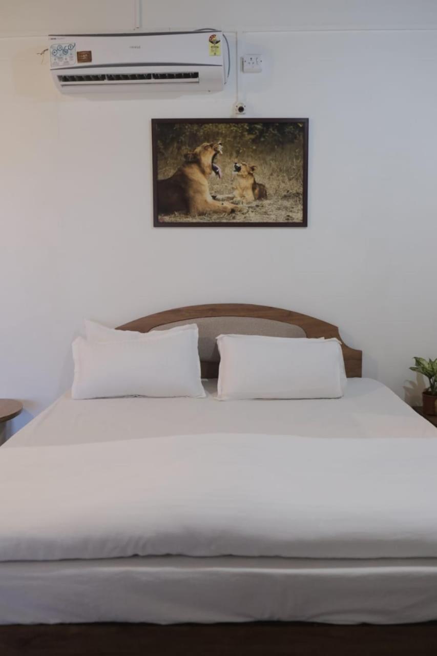 Hotel Ashirwad Junagadh Bagian luar foto